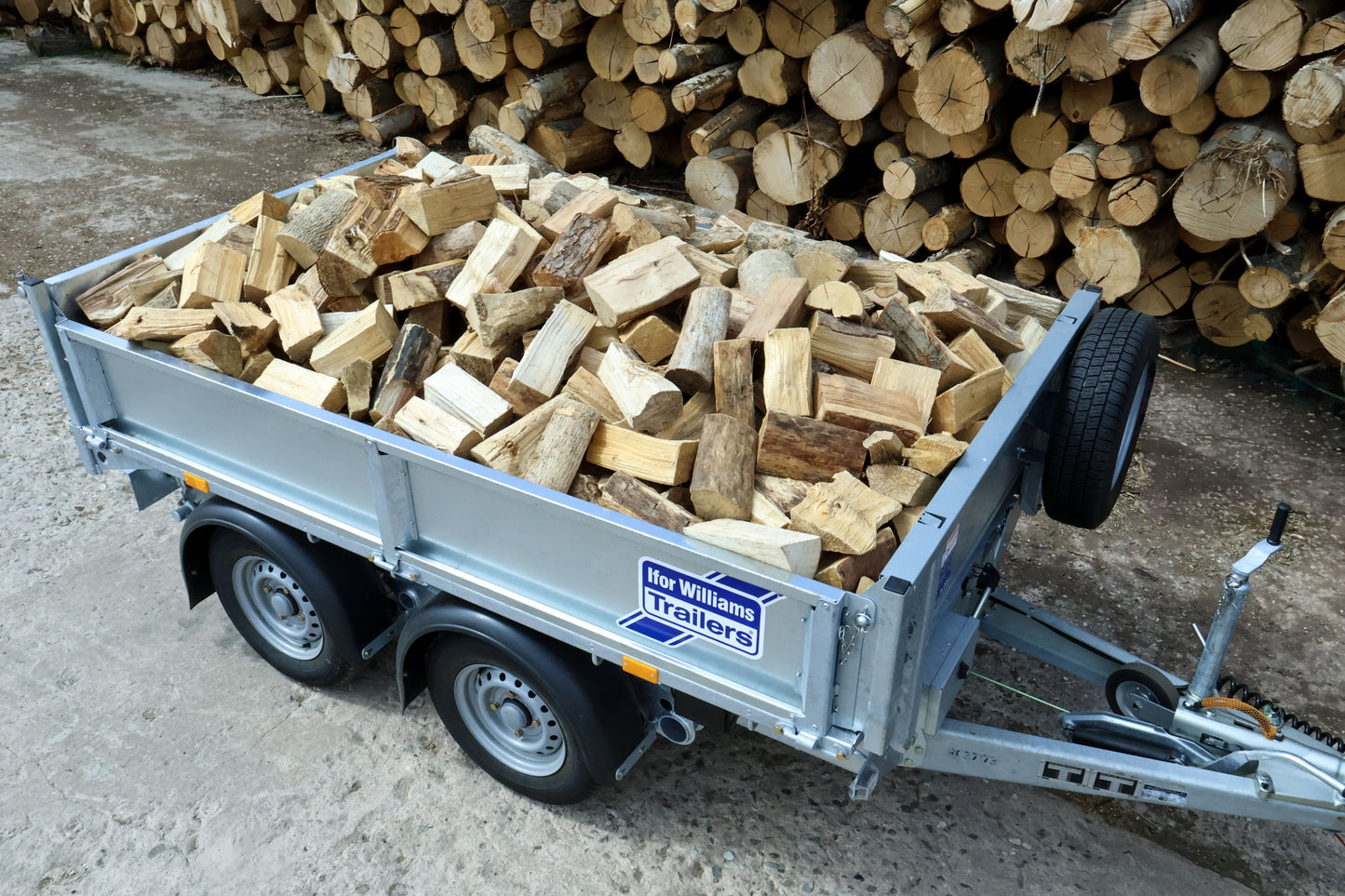 Mixed - Hardwood and Softwood Logs - Barn Dried - Loose Trailer Load