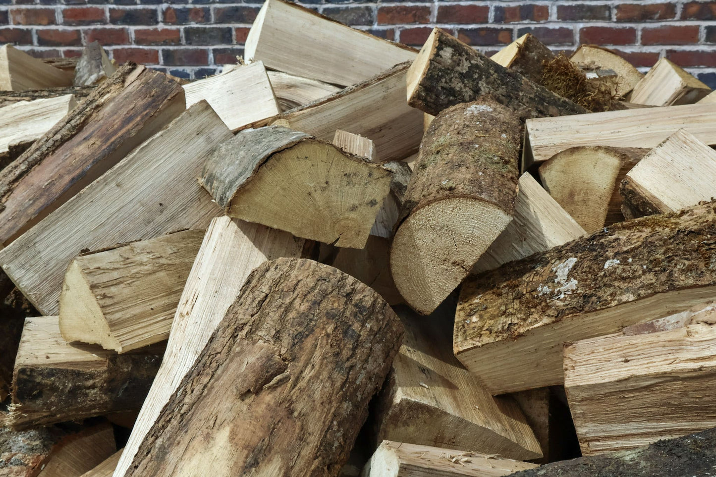 Kiln dried ash logs loose