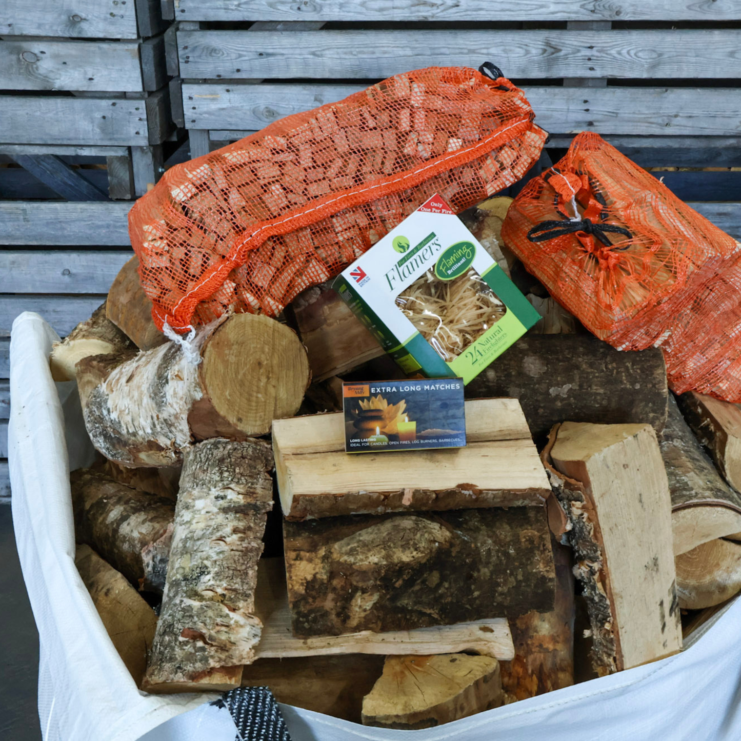 Kindling, firelighters and matches in starter pack