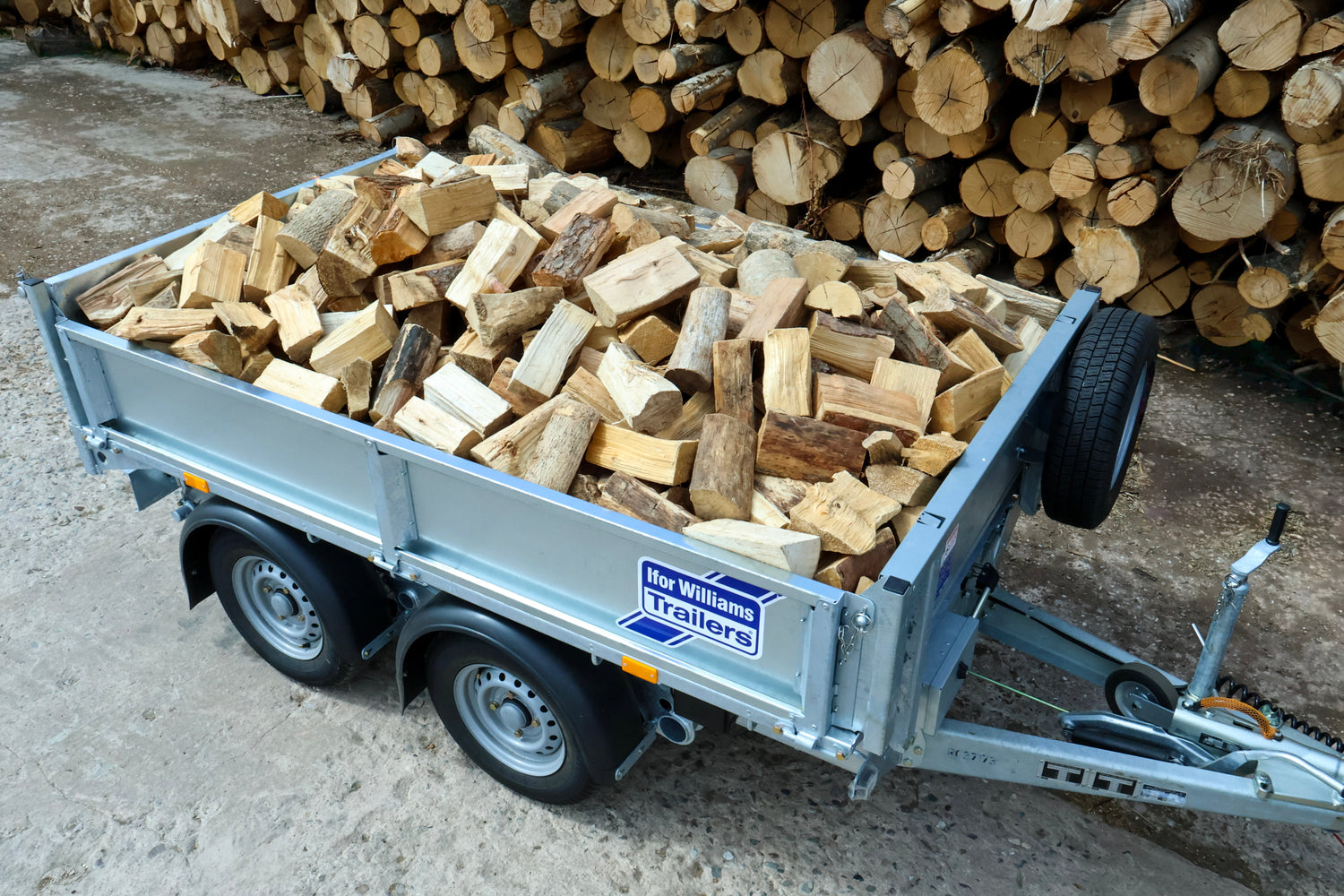 loose load mixedwood in trailer 